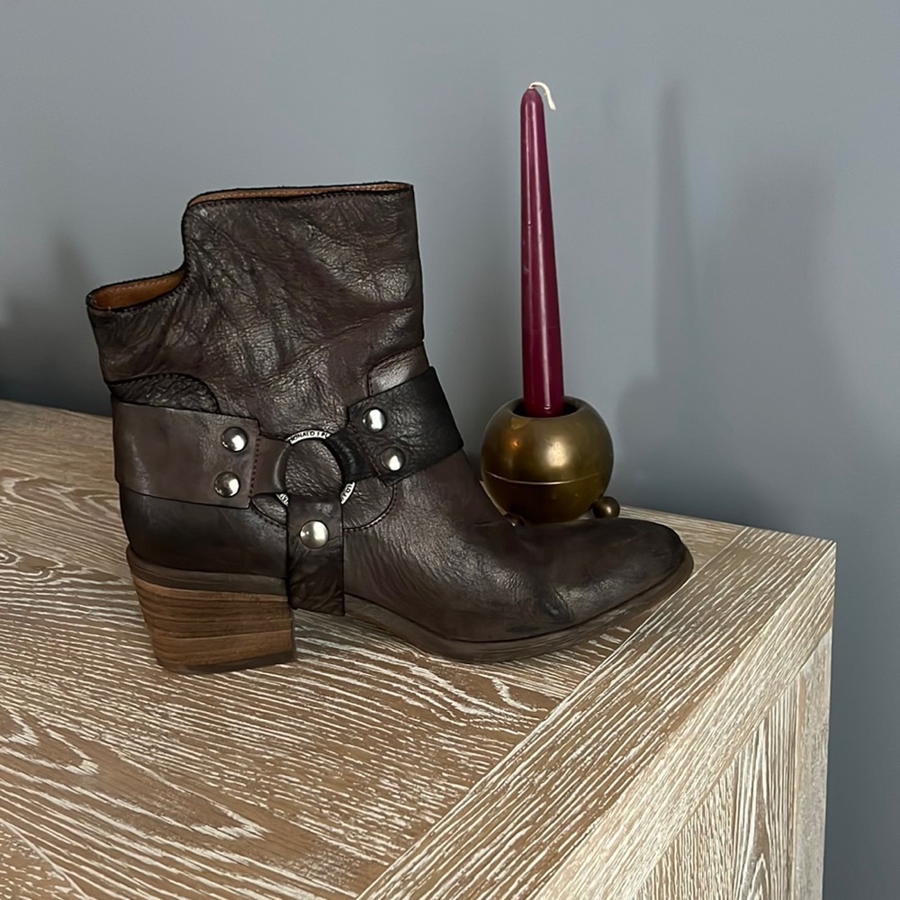 Donald Pliner ankle boots